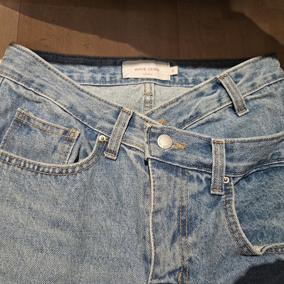 Wave Denim Seoul Crisscross Boyfriend Jeans Light Blue Size Small (28 Waist) - Picture 3 of 7